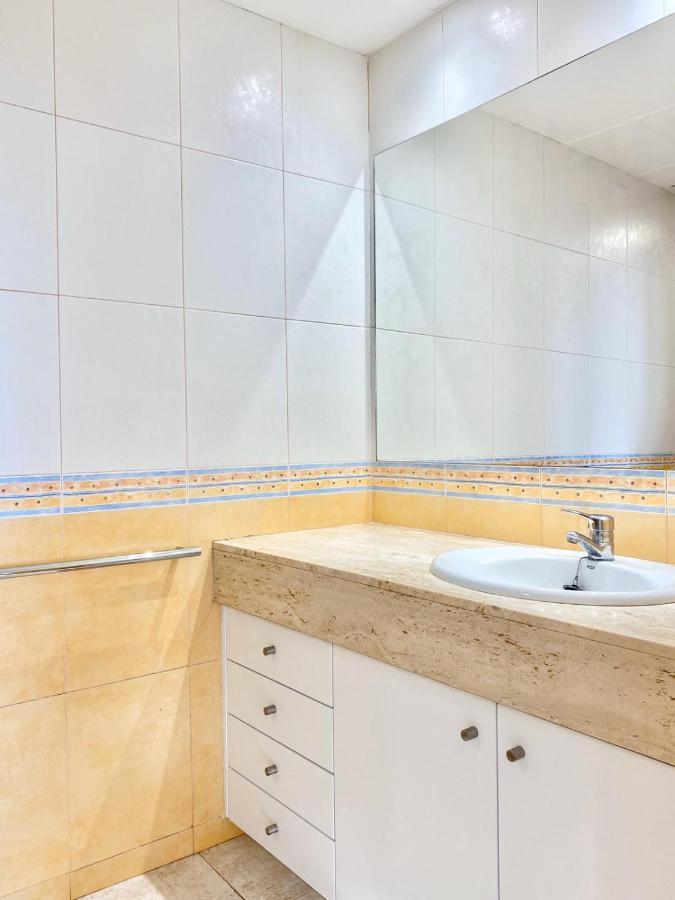 Appartement Devant La Plage Roses Bagian luar foto
