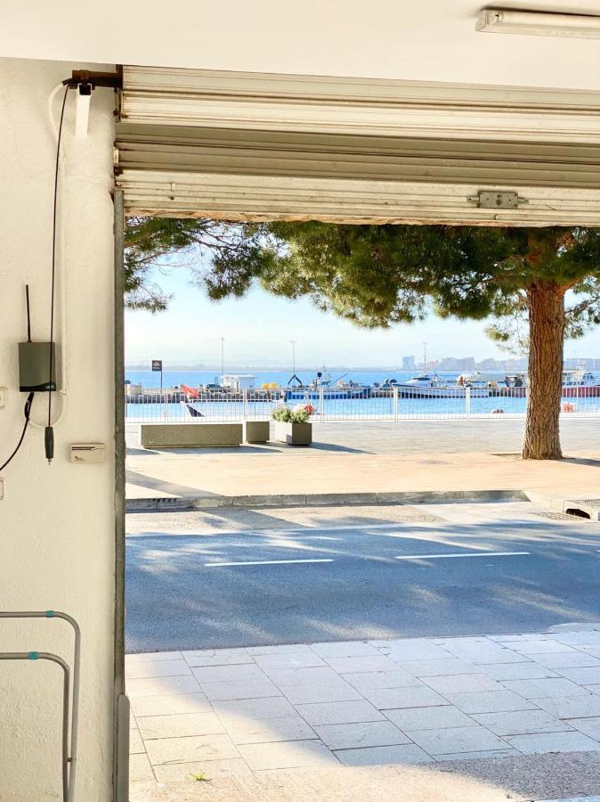Appartement Devant La Plage Roses Bagian luar foto