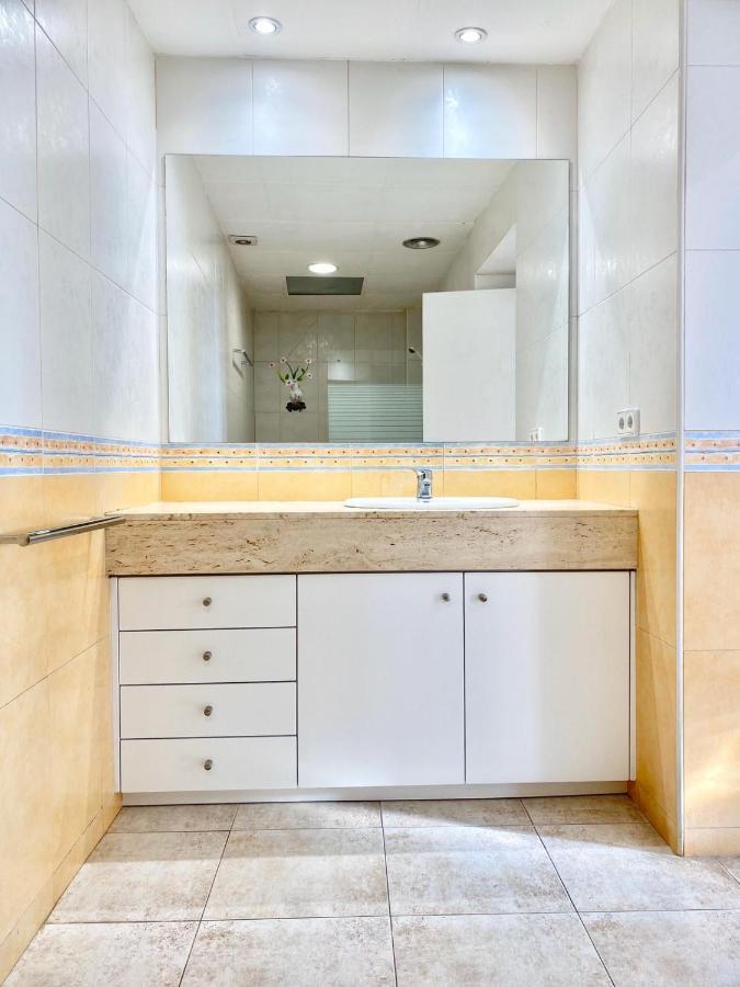 Appartement Devant La Plage Roses Bagian luar foto