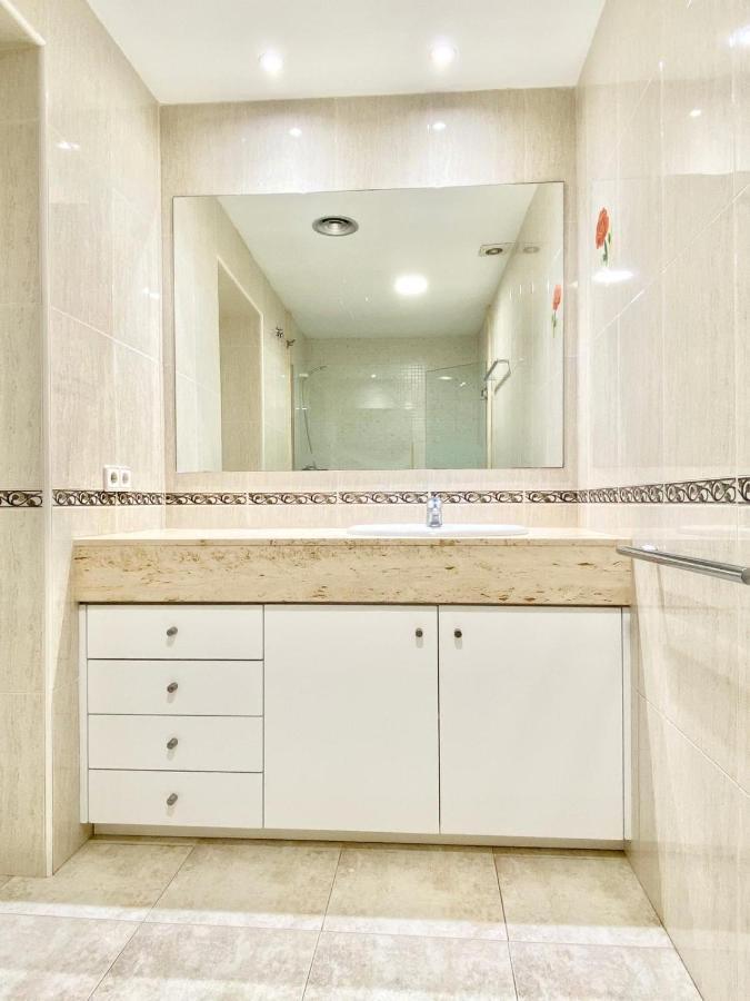 Appartement Devant La Plage Roses Bagian luar foto