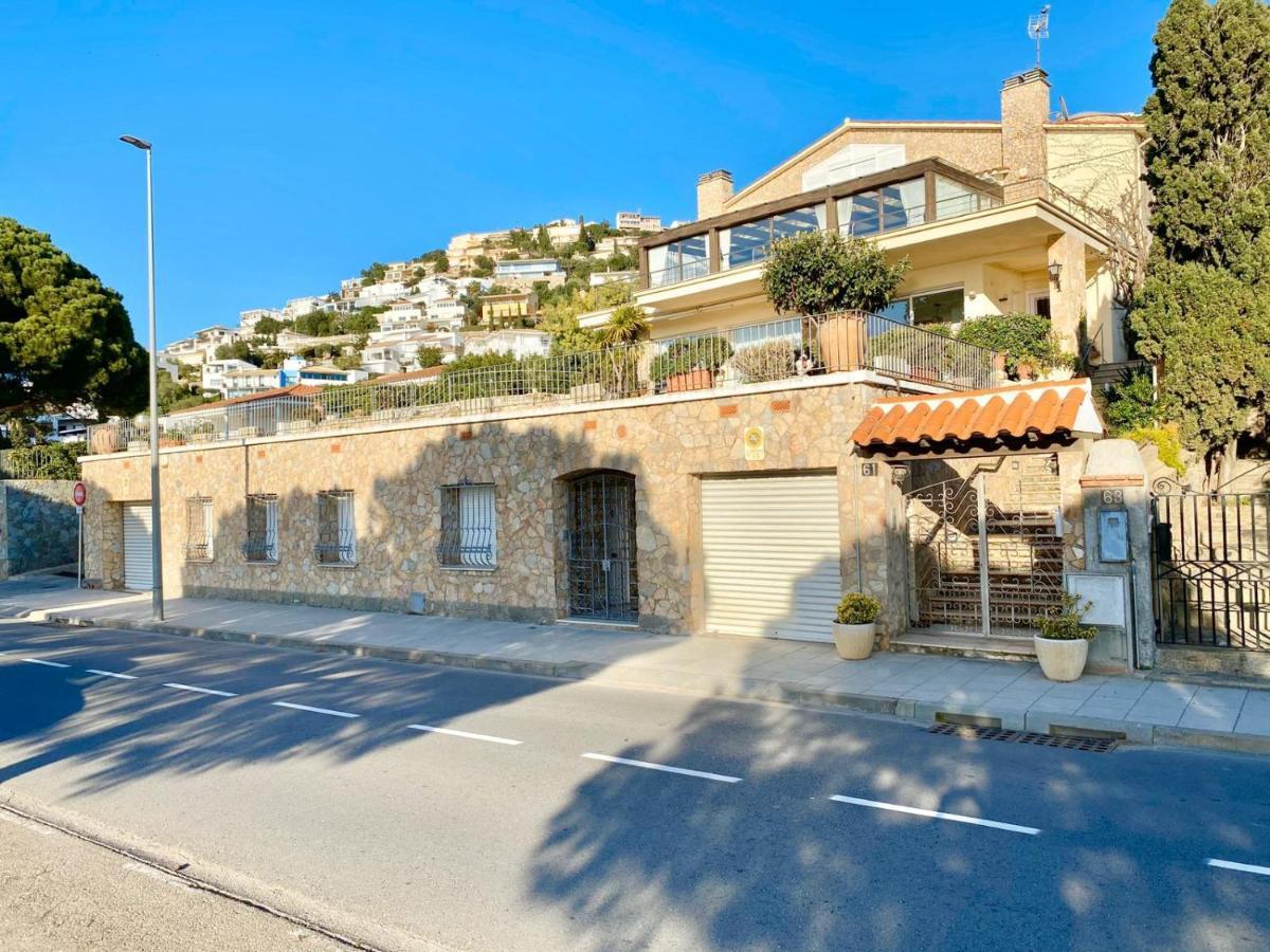 Appartement Devant La Plage Roses Bagian luar foto
