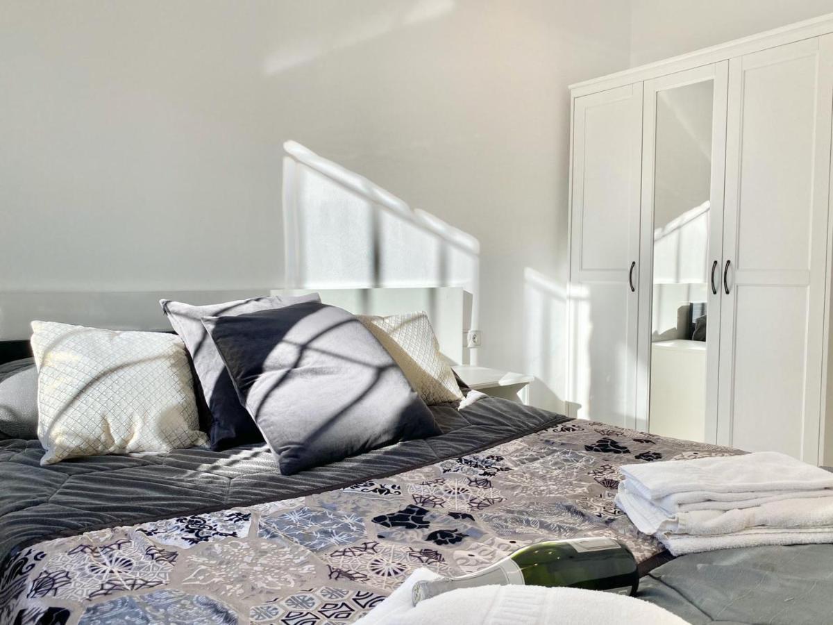 Appartement Devant La Plage Roses Bagian luar foto