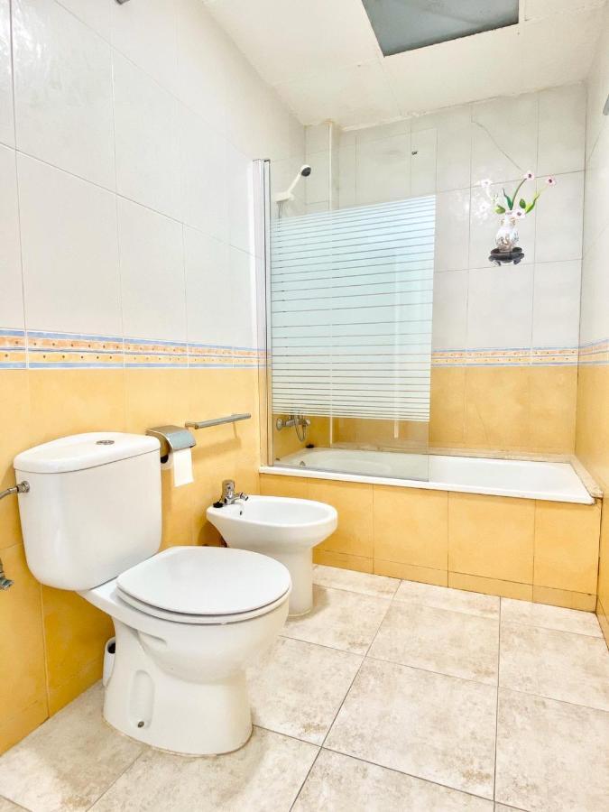 Appartement Devant La Plage Roses Bagian luar foto