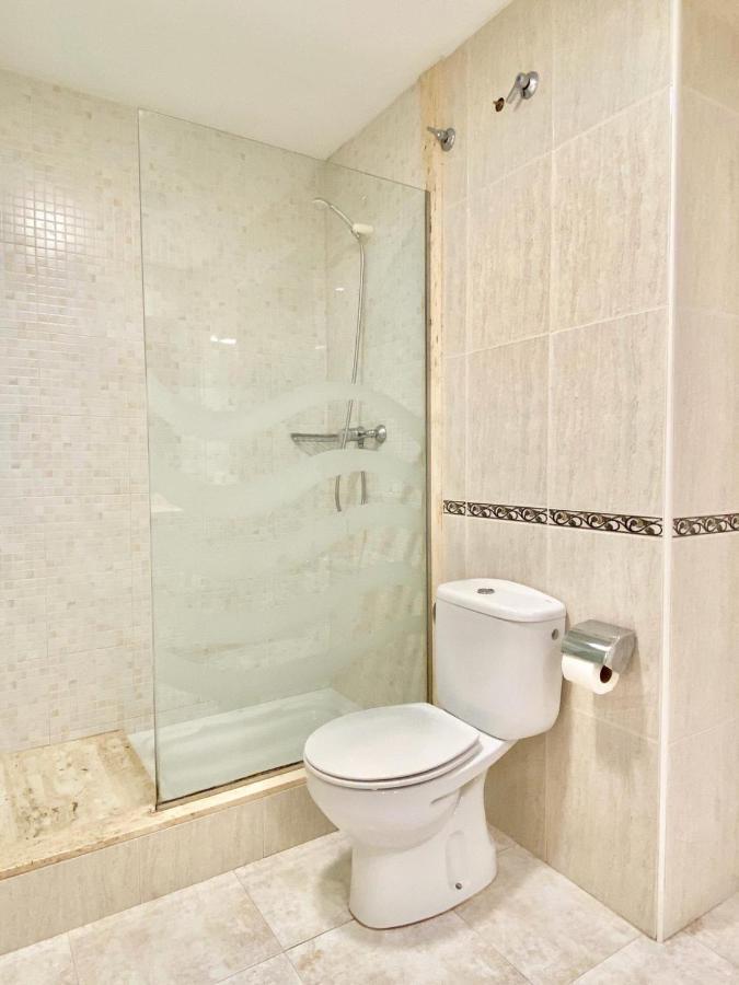 Appartement Devant La Plage Roses Bagian luar foto