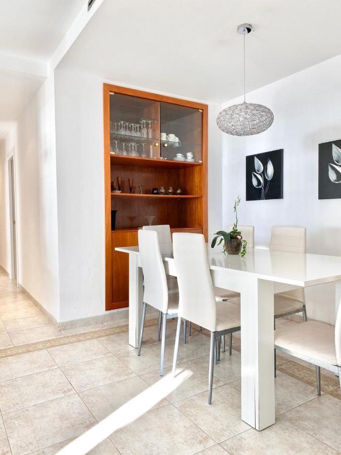 Appartement Devant La Plage Roses Bagian luar foto